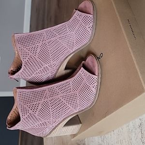 Lucky brand vacob open toe suede booties sz 8